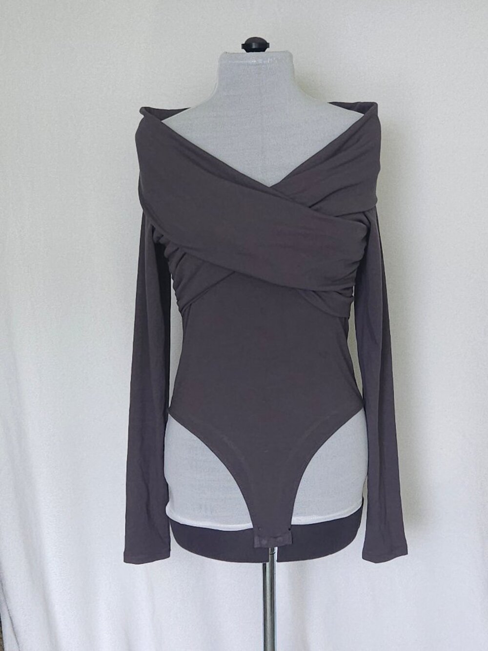 Off Shoulder Ruched Bodysuit Charcoal Viral Going Out Top Princess Polly Size 6 - Picture 3 of 10